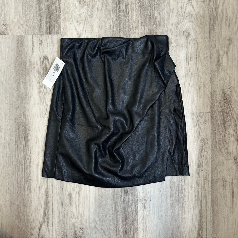 Aritzia‎ Wilfred Angie Vegan Leather Skirt Black Size 0 NWT